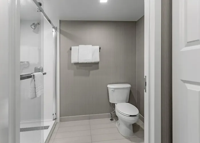 Courtyard Easton 3*