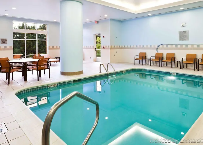 Courtyard Easton Hotel 3*