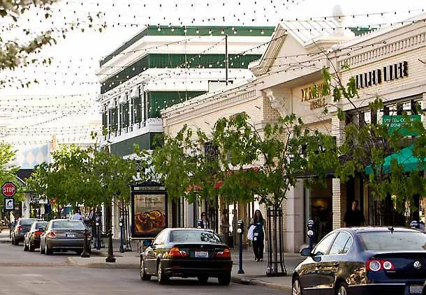Courtyard Easton Hotel 3*